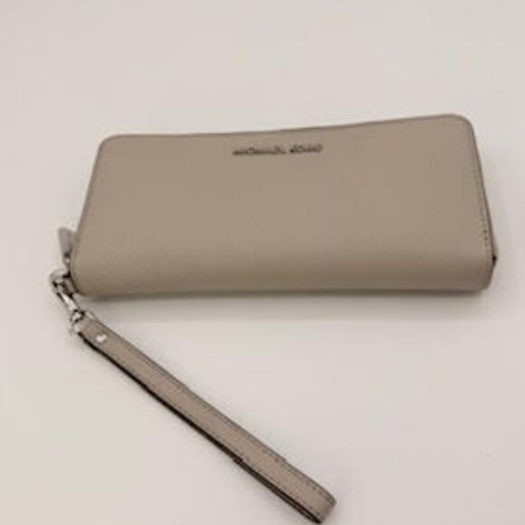 Michael Kors Jet Set Travel Zip Around Wristlet Wallet Beige Leather - Picture 1 of 6
